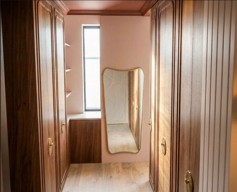 Rendu 3D - Couloir avec menuiseries en bois et miroir