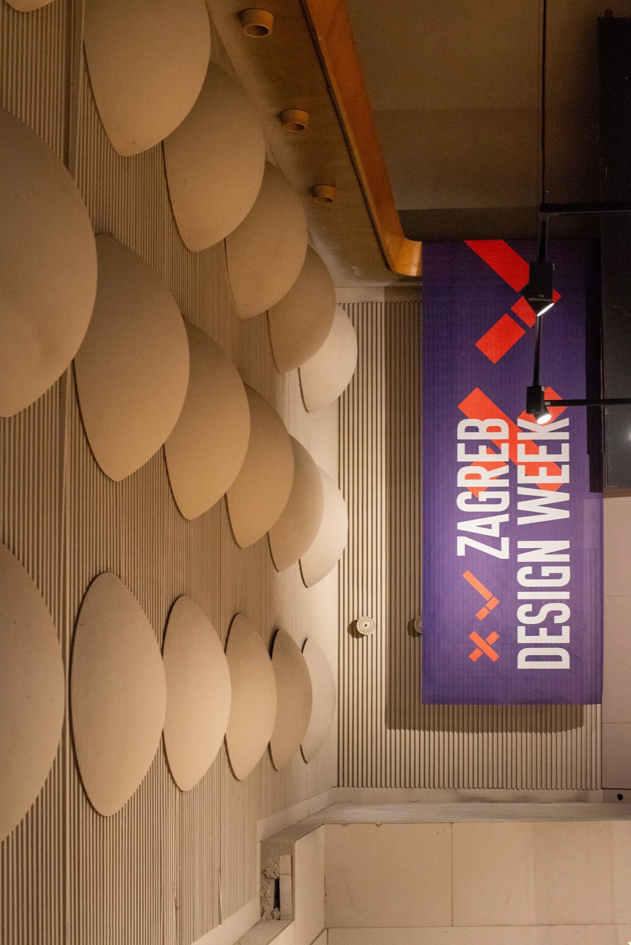 Mobilier contemporain aux courbes douces, esprit Milan Design Week 2026