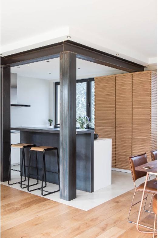 Extension cuisine avec structure et claustra bois