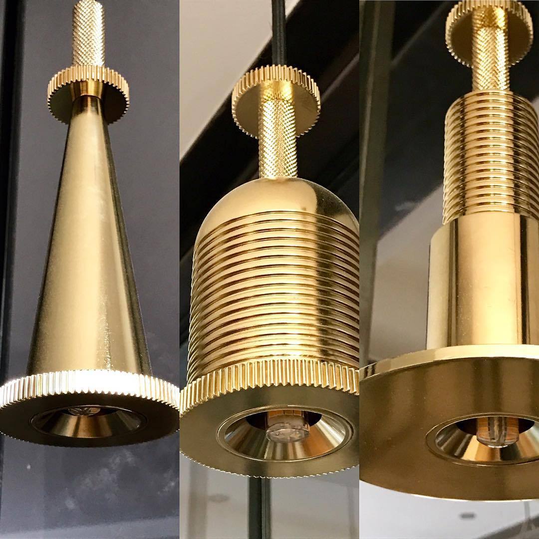 Suspensions dorées choisies sur mesure